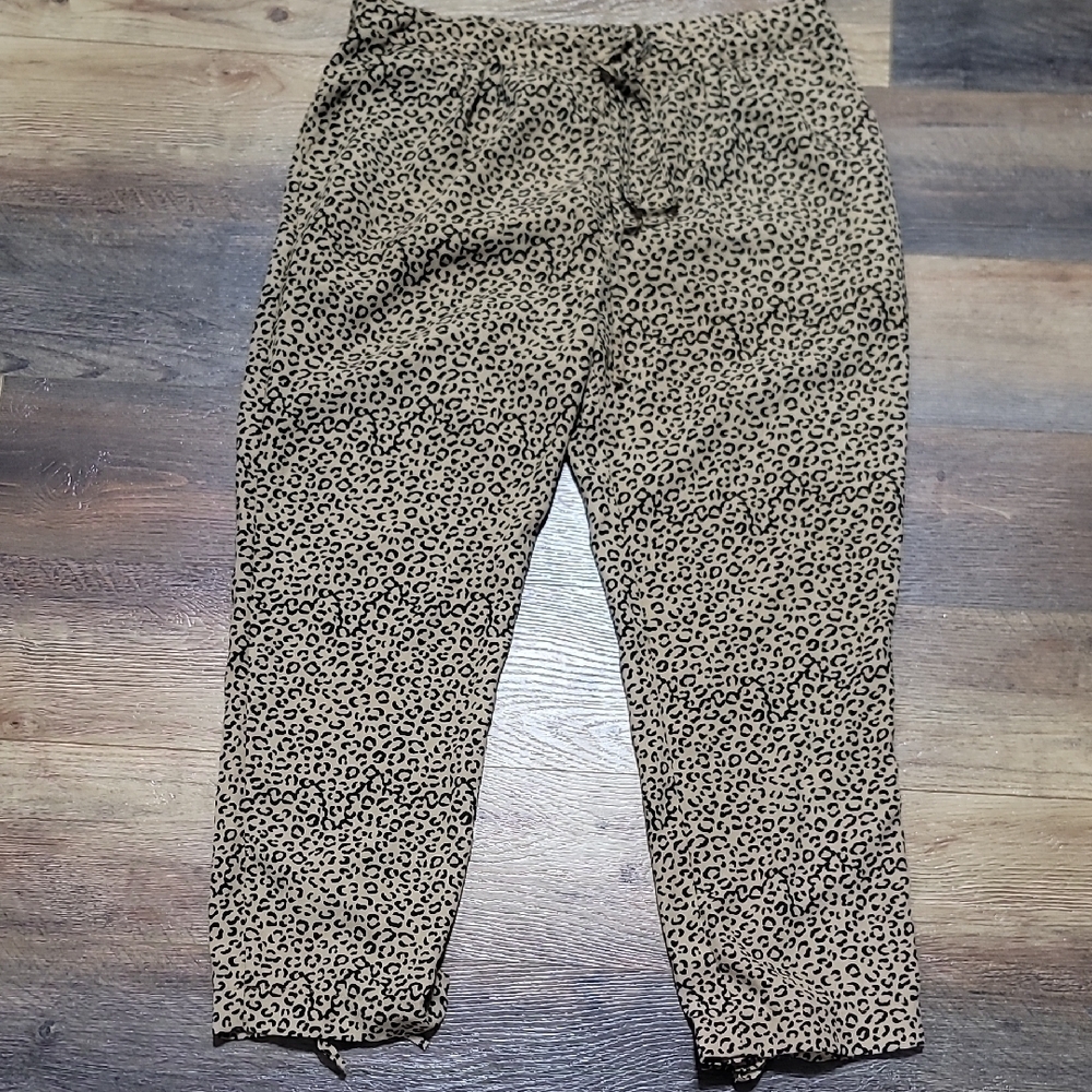 Lumiere Tan and Black Leopard Print Capris